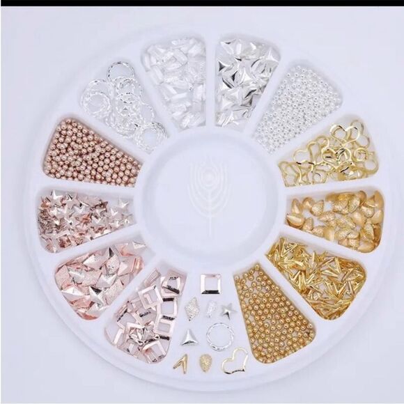 Nail Decorating Kit Gold & Silver Over 300 Pieces! NEW IN EASY TO ACCESS BOX - Picture 1 of 1